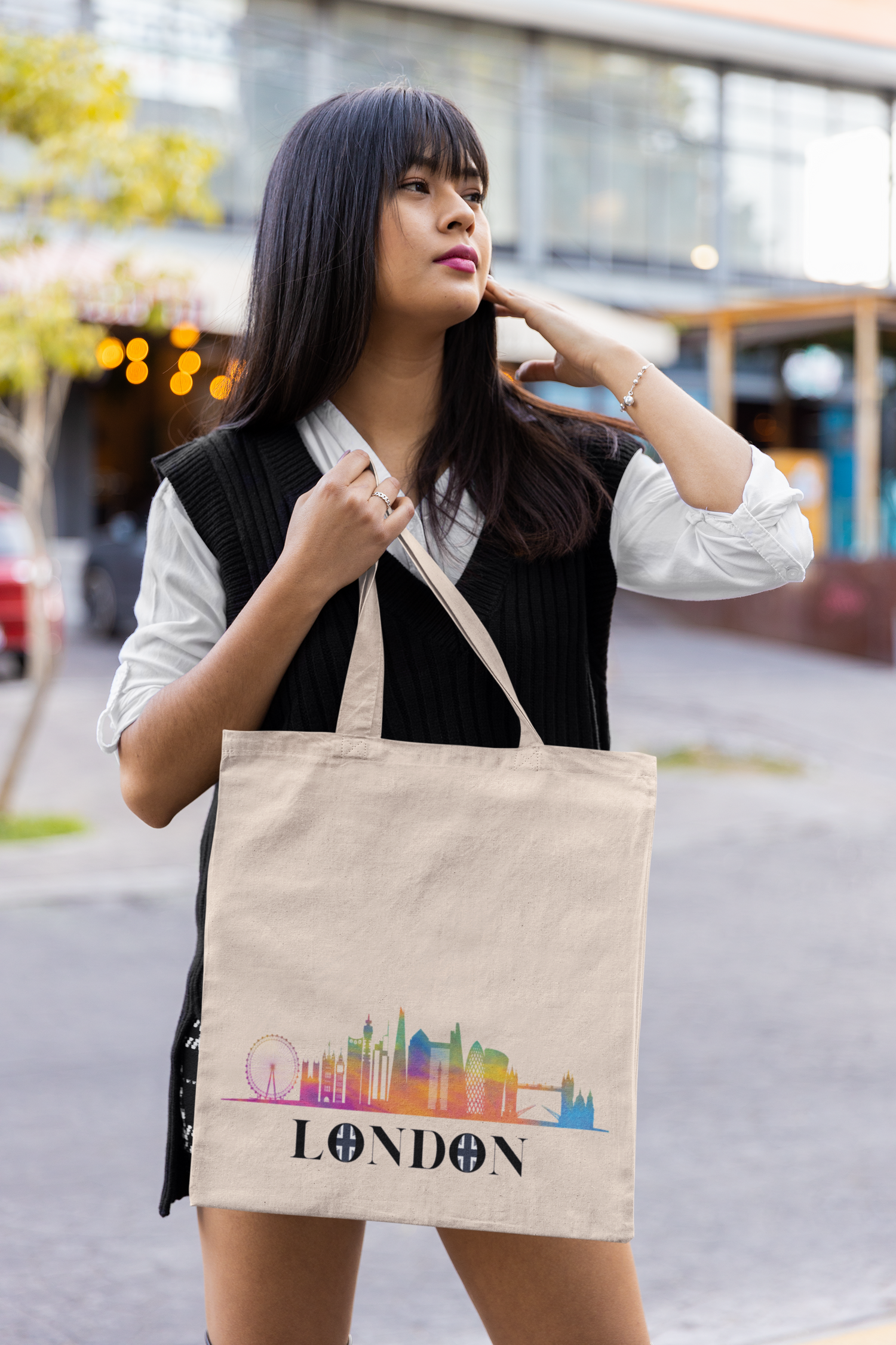 canvas bag with an image of the london skyline and the word LONDON